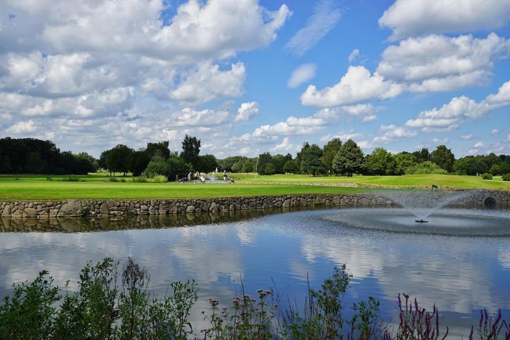 Aparthotel Am Golfclub Treudelberg Hamburg Exterior foto
